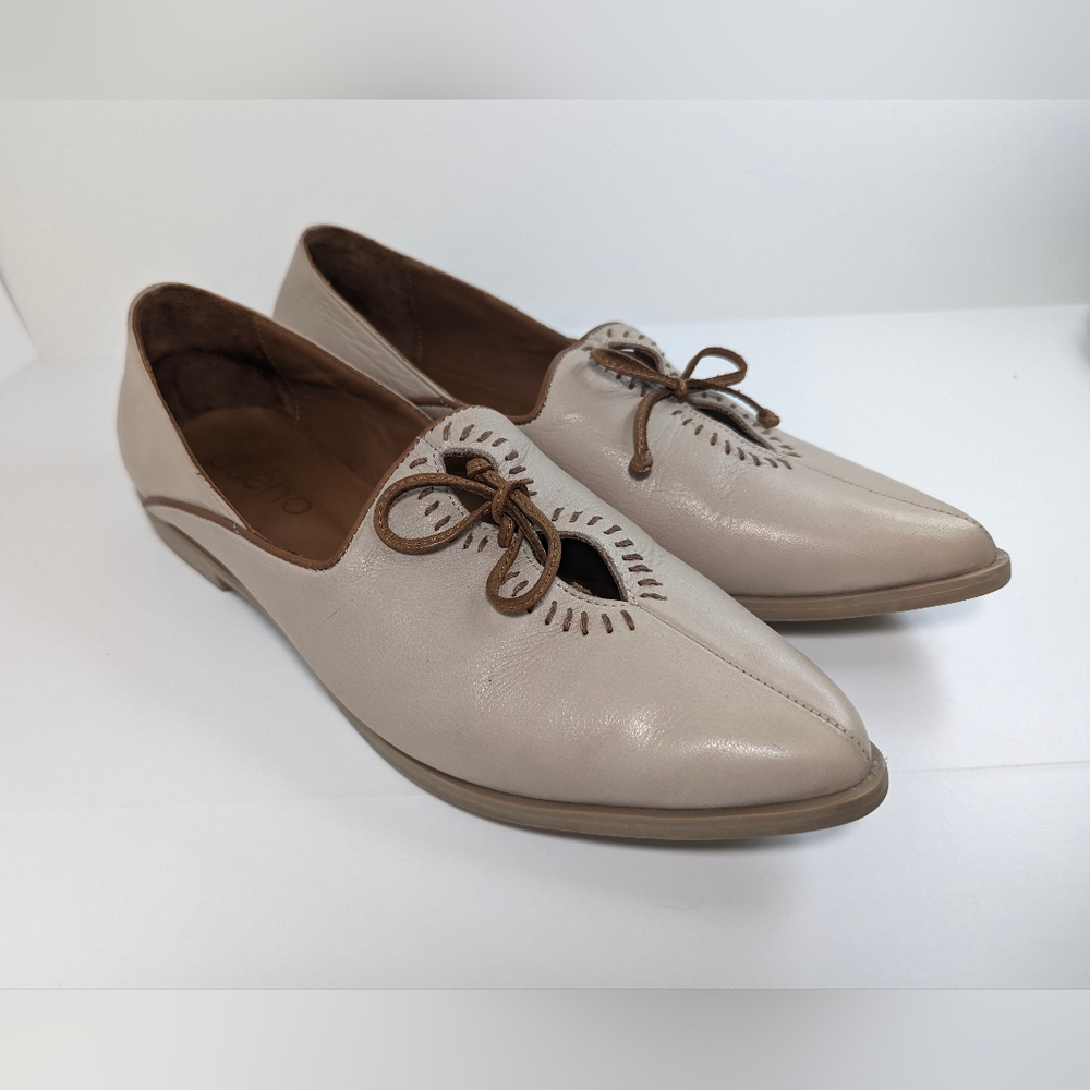 Baja leather flats from Bueno. Grey/taupe with brown accents. EUC. Size 39 EU